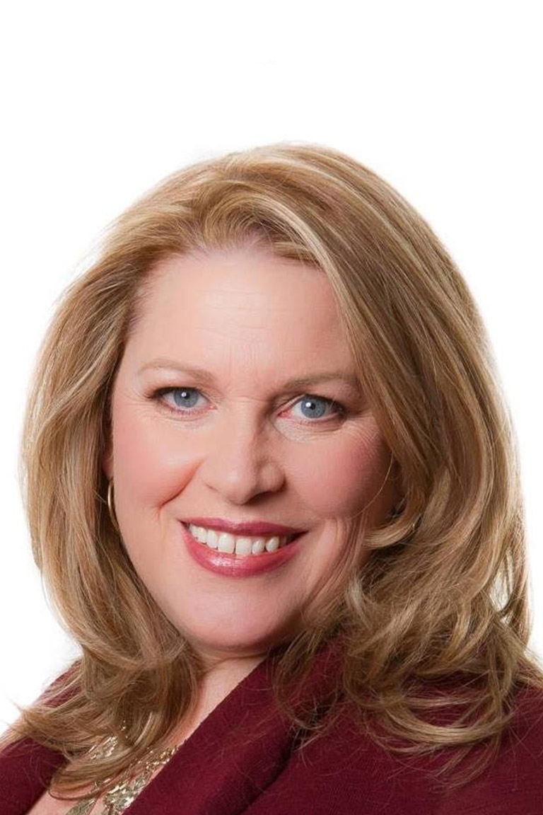 Lisa Headshot
